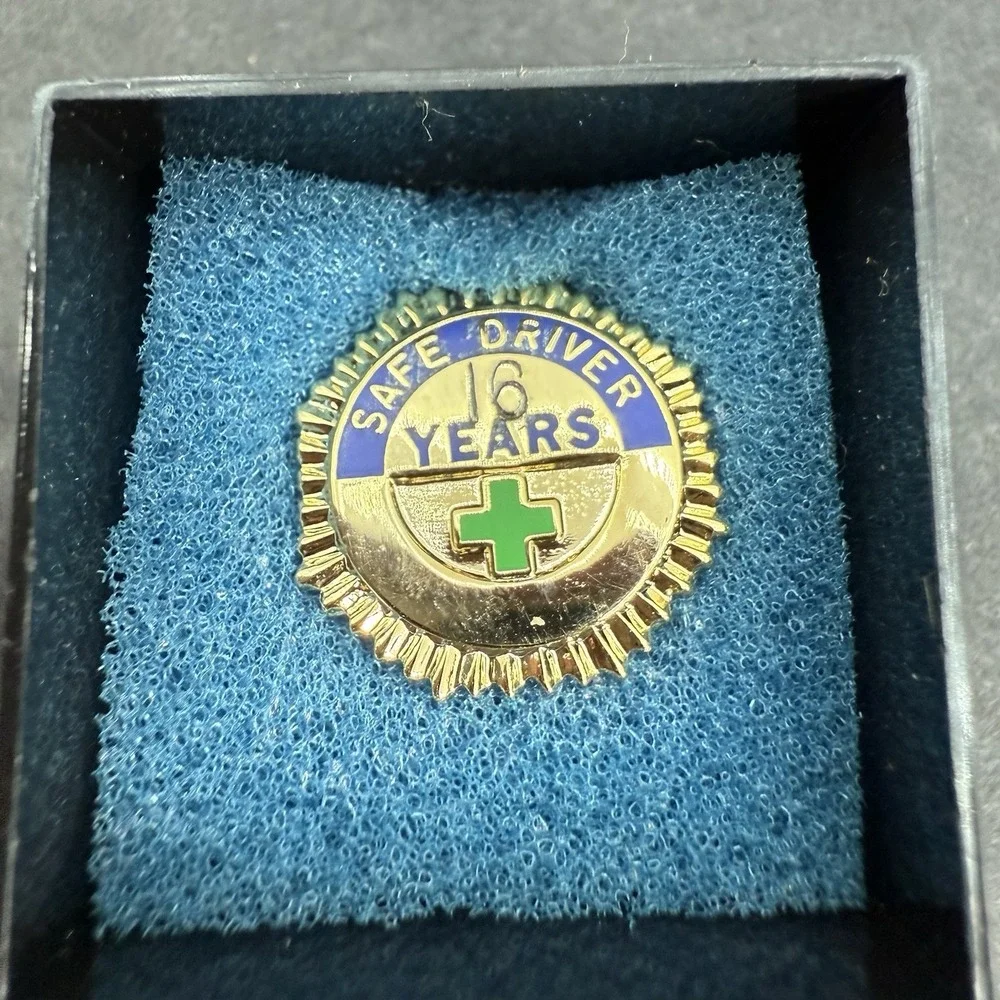 NATIONAL SAFETY COUNCIL 16 YEAR SAFE DRIVER AWARD Trucker Pinback Pin